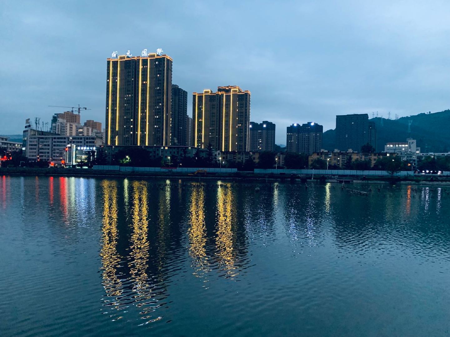 天水图书馆回家途中